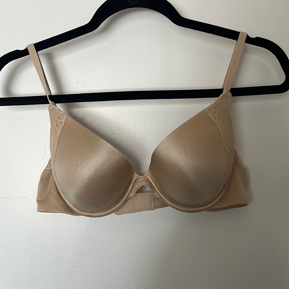 Maidenform 36B push up bra with lace accents. Worn once